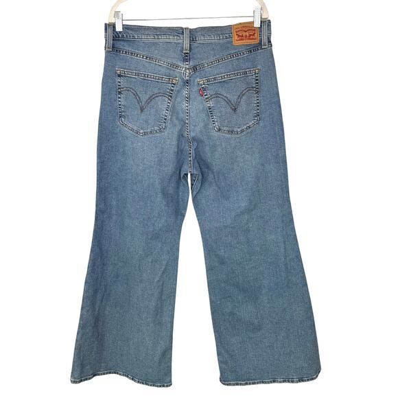 Levi's Ribcage Bell Jeans blown out knee Womens Size 33 - Picture 2 of 14
